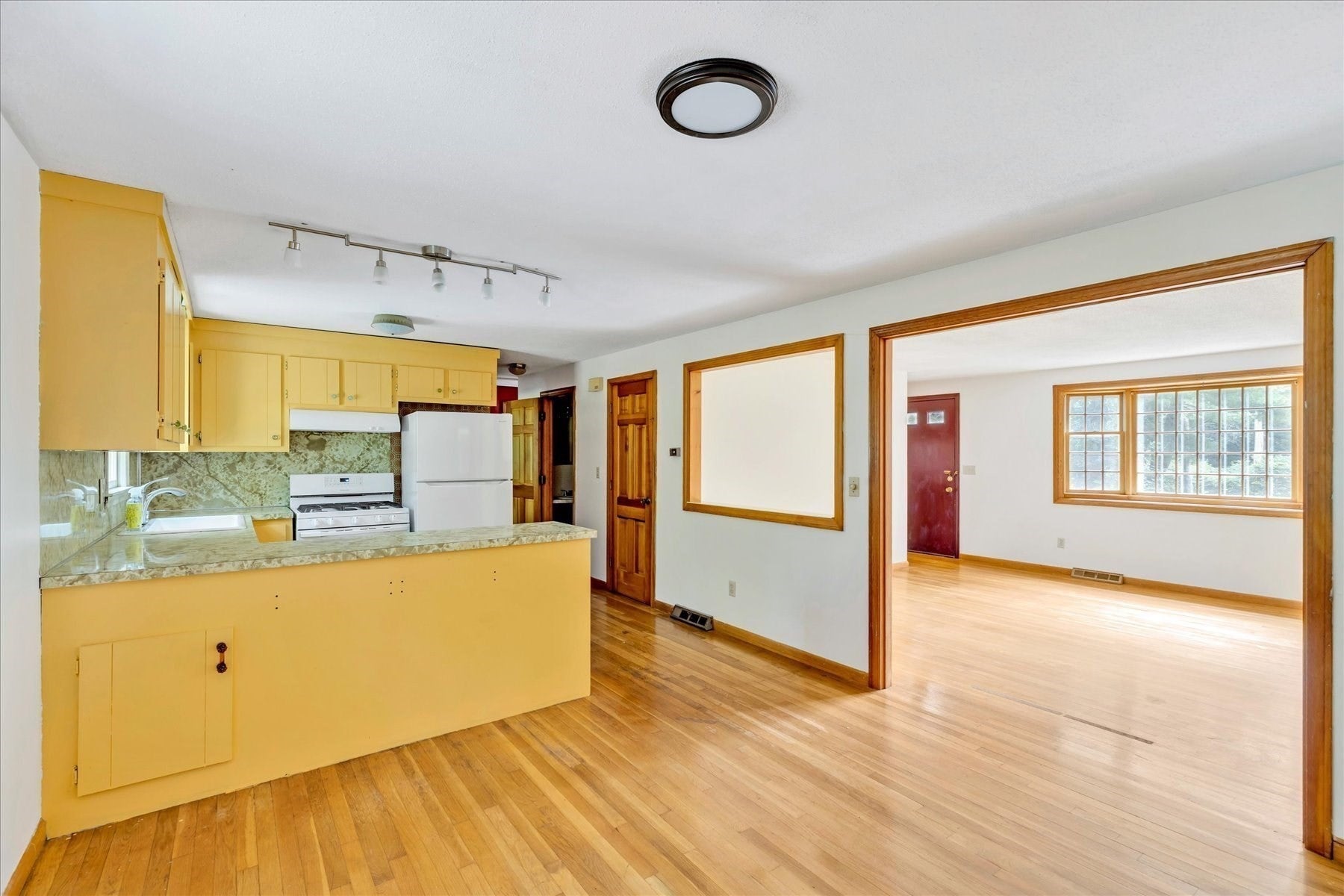 804 Putnam Ave, Barnstable, MA Photo #5