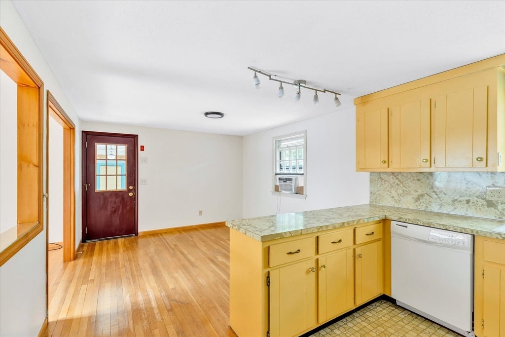 804 Putnam Ave, Barnstable, MA, 804 Putnam Ave, Barnstable, MA Photo #4
