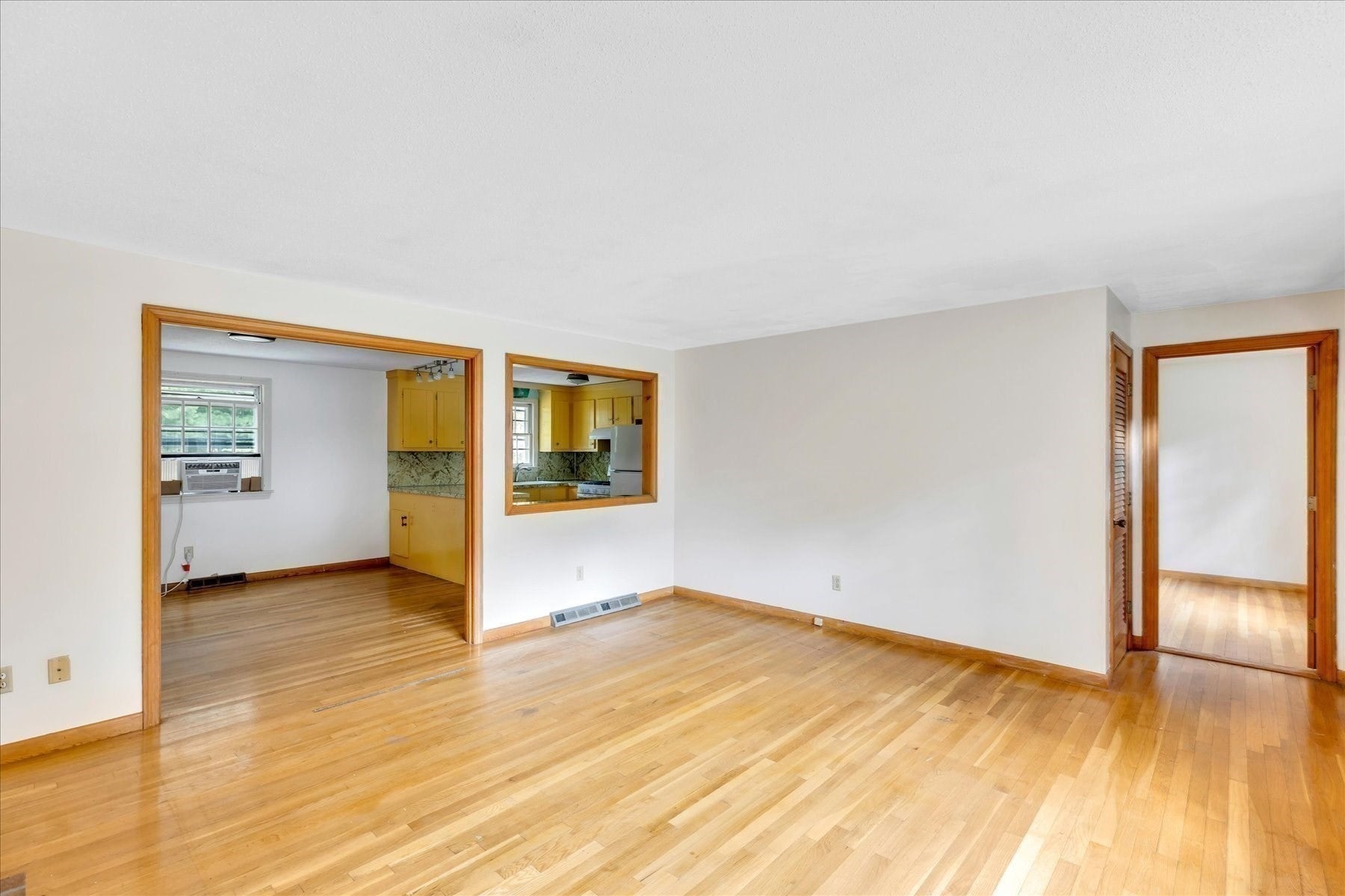 804 Putnam Ave, Barnstable, MA Photo #14
