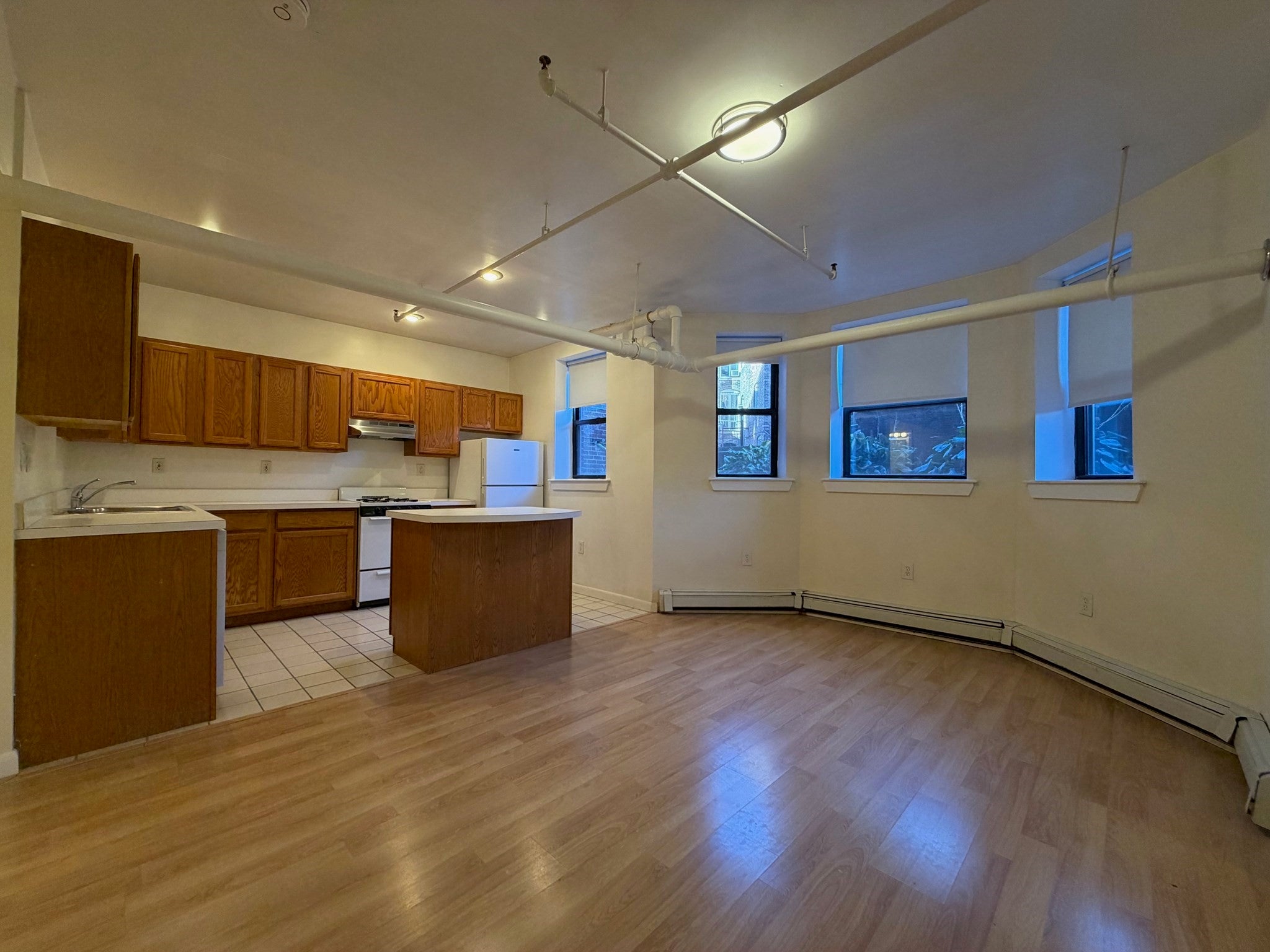 Click for 1127 Commonwealth Ave #34, Boston, MA slideshow