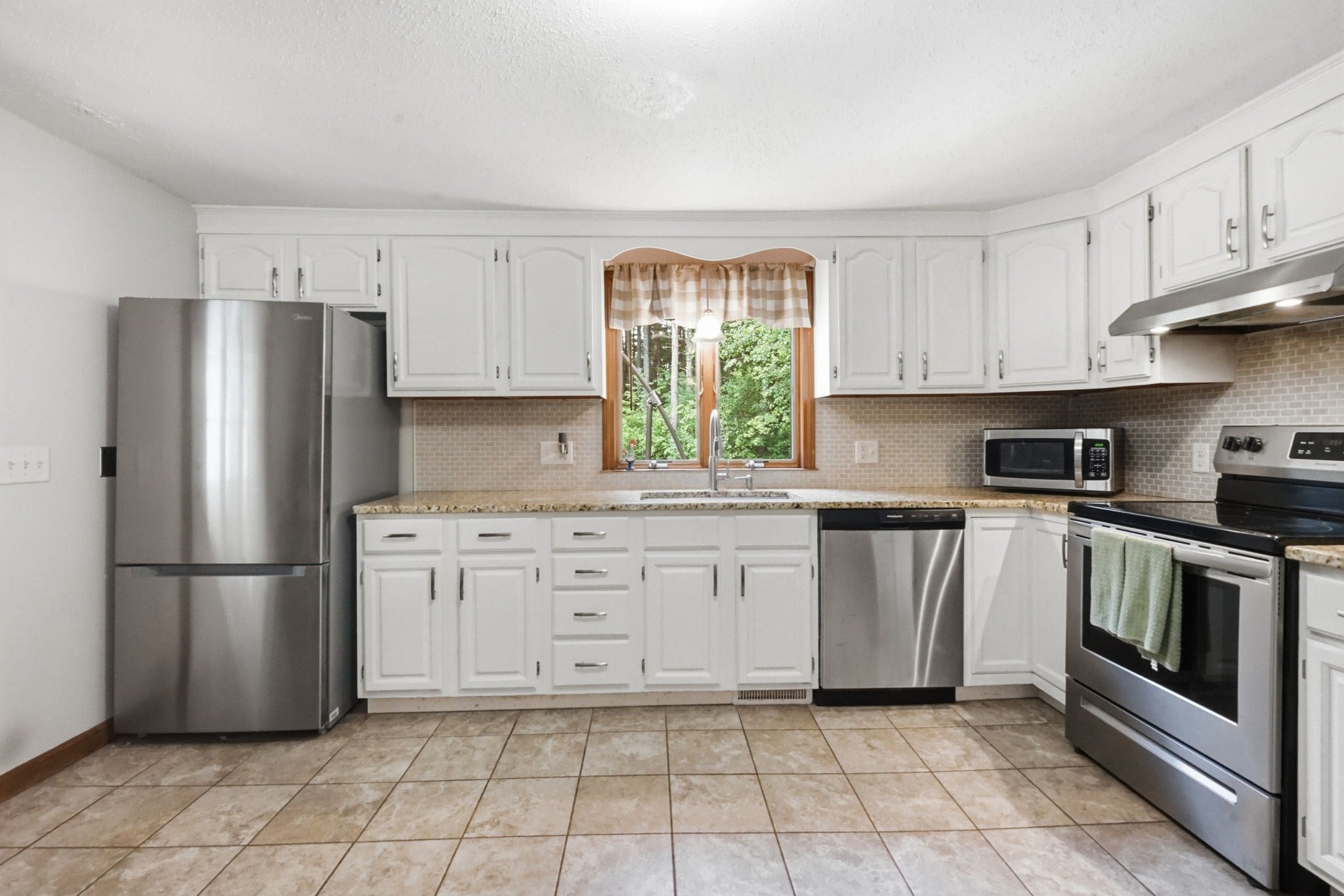 35 Charles St, Hampden, MA Photo #11