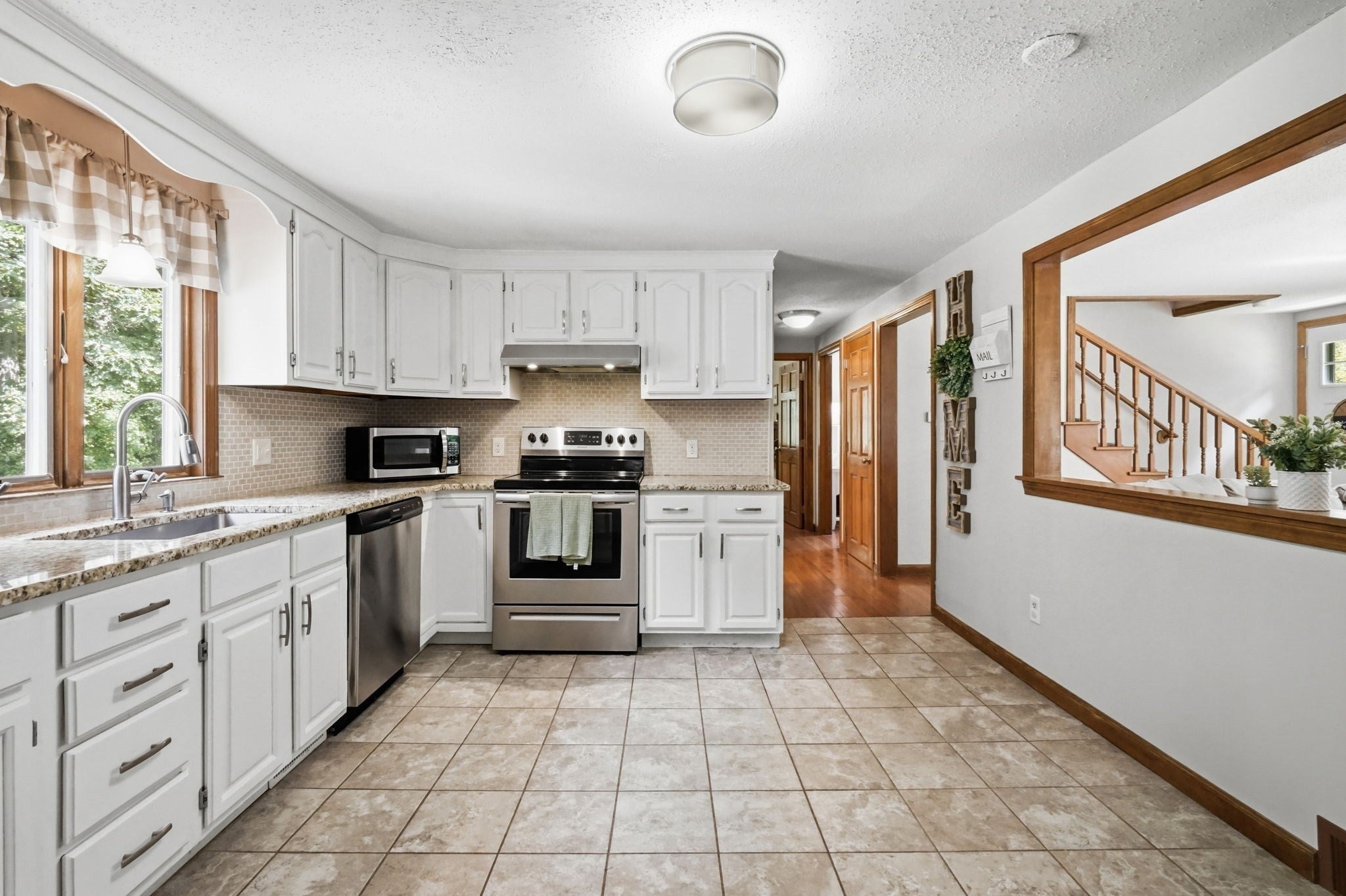 35 Charles St, Hampden, MA Photo #8