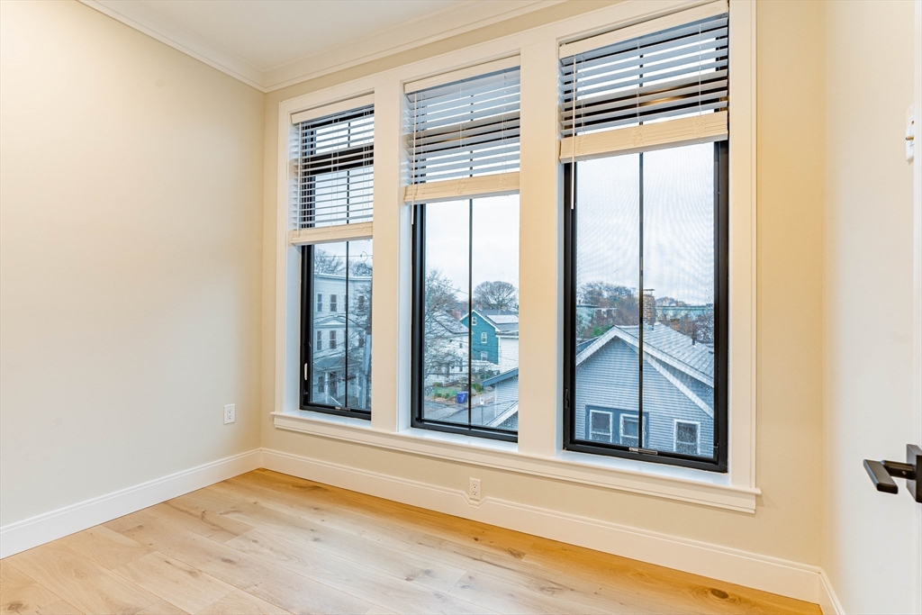 157 Everett St. 302