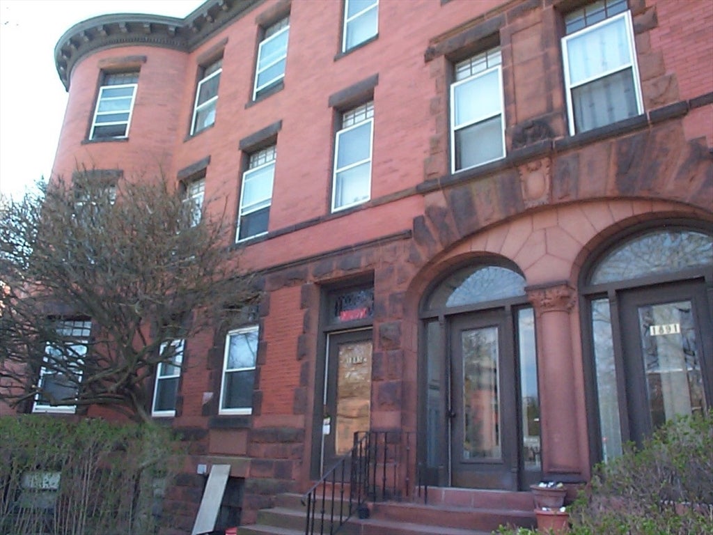 Click for 1887 Beacon St #1, Brookline, MA slideshow Click for 1887 Beacon St #1, Brookline, MA slideshow