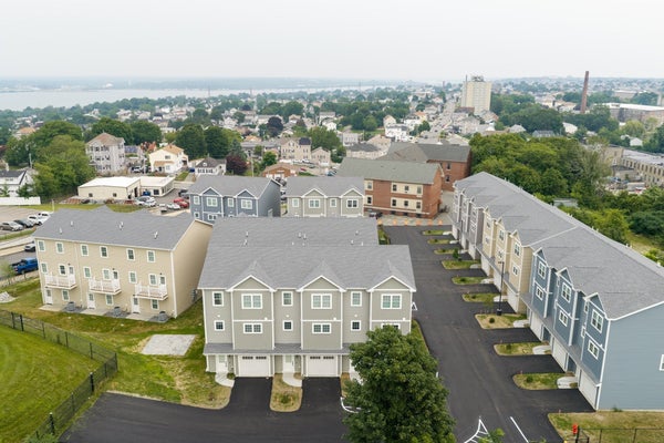 2492 S MAIN ST # 2B, FALL RIVER, MA 02724 - Image 276faeb8b2c13de6dd9320e9f71ea9d4/1031115090