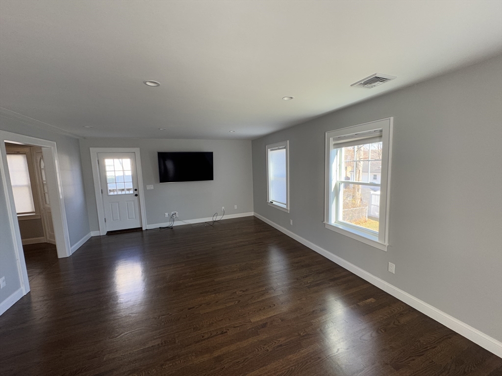 Waltham, Massachusetts 02451, United States, 4 Bedrooms Bedrooms, ,3 BathroomsBathrooms,Residential,Active,124326