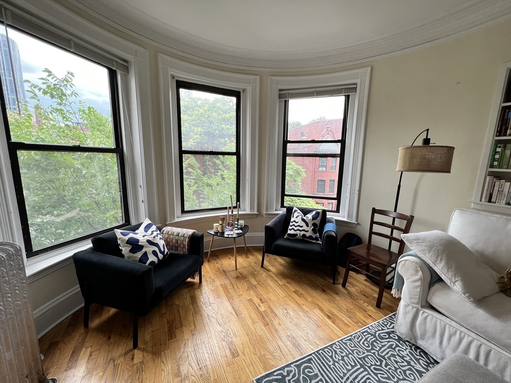 Click for 421 Marlborough St #5, Boston, MA slideshow Click for 421 Marlborough St #5, Boston, MA slideshow