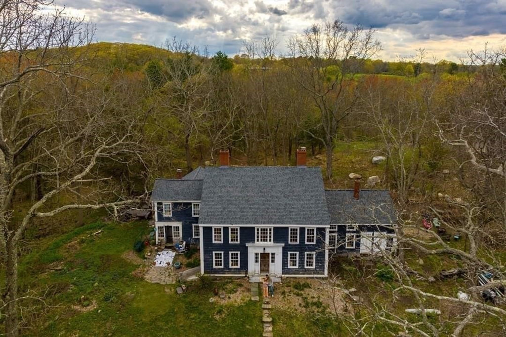 25 Bulkeley Rd center