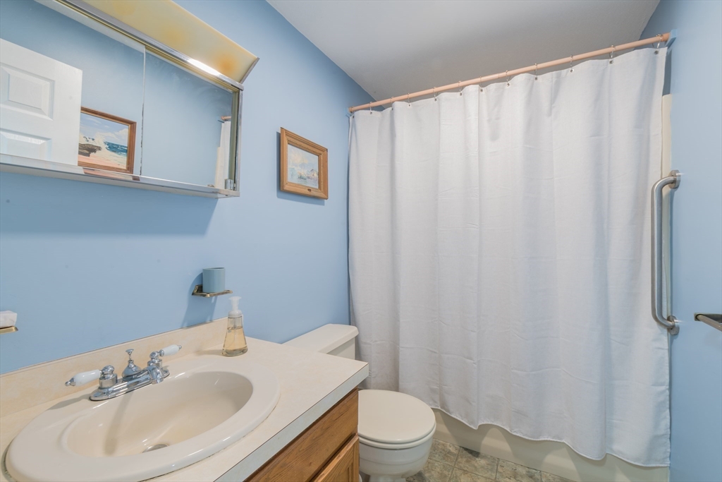125 Lakeview Blvd, Plymouth, MA Photo #17