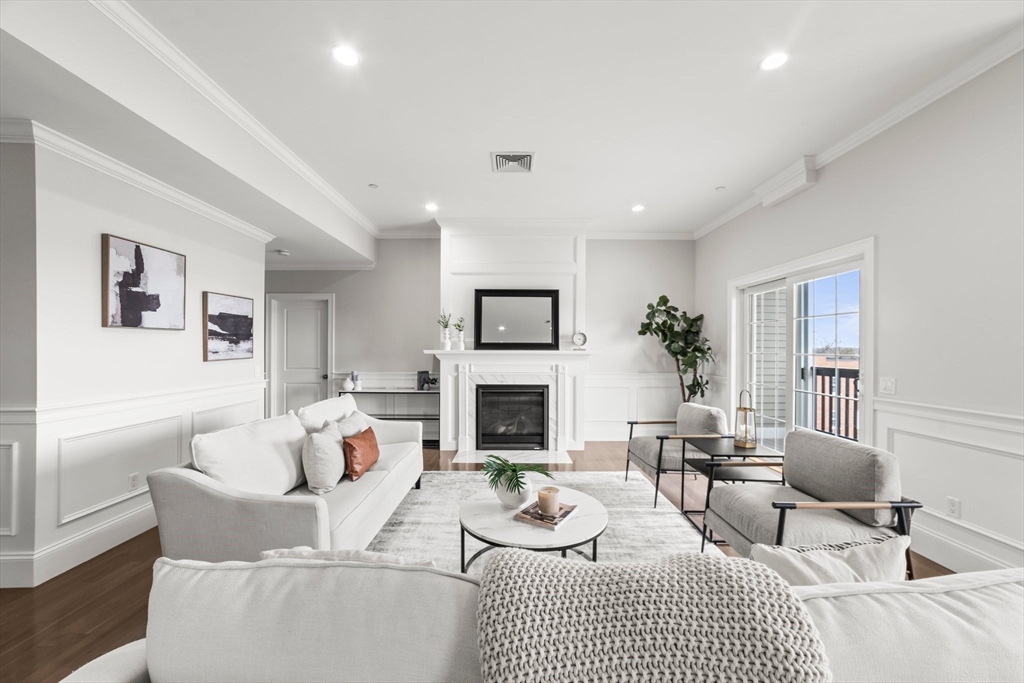 823 East 6th 4