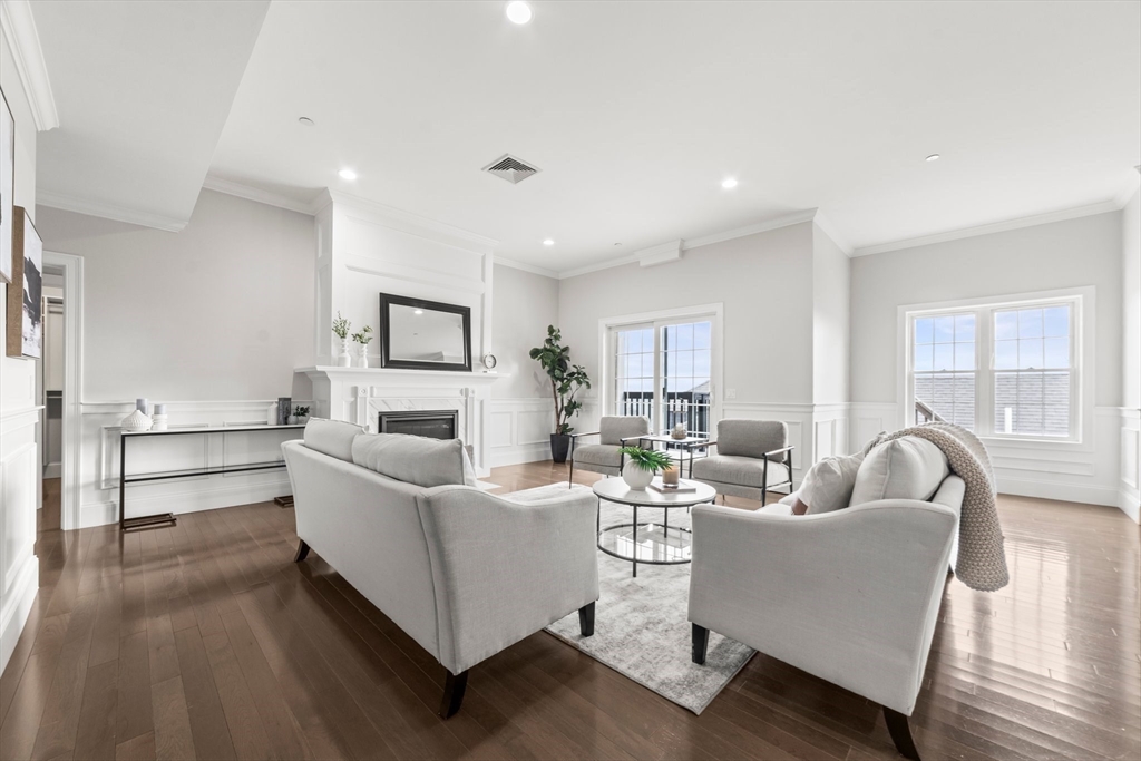 823 East 6th 4