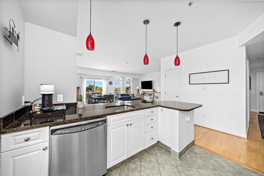 614 Pond St 1405