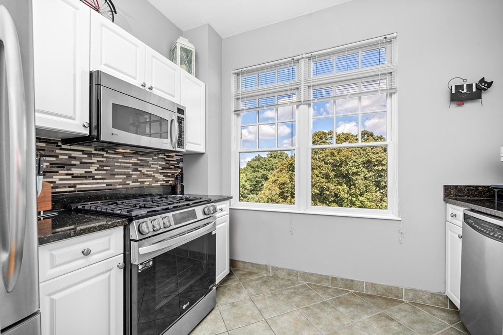 614 Pond St 1405