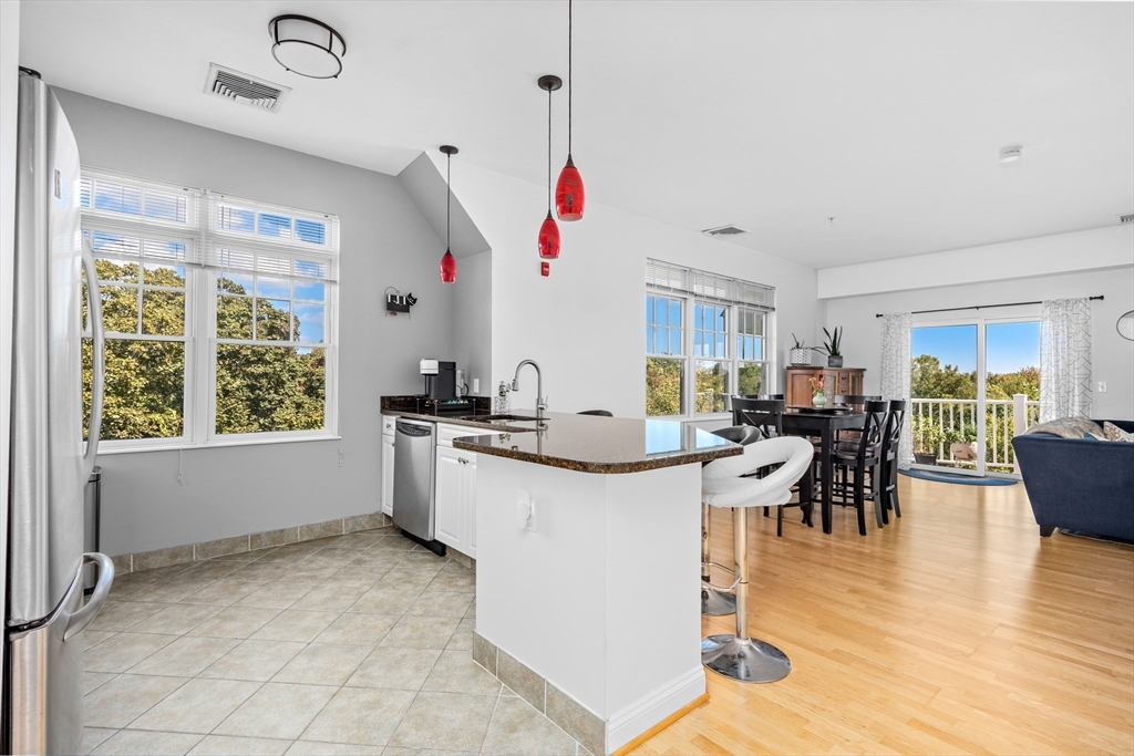 614 Pond St 1405