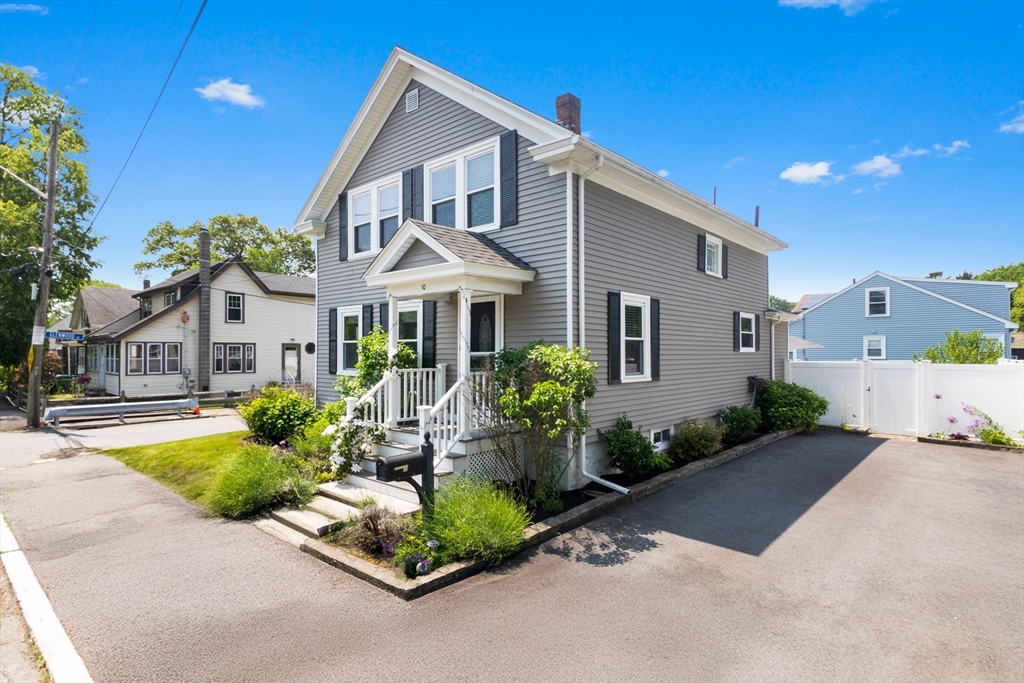 10 Saunders Rd