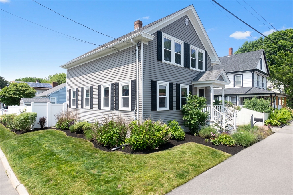 10 Saunders Rd