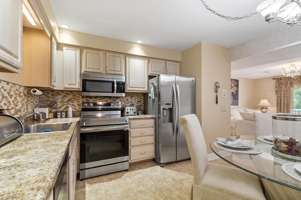 242 Mount Vernon St 6