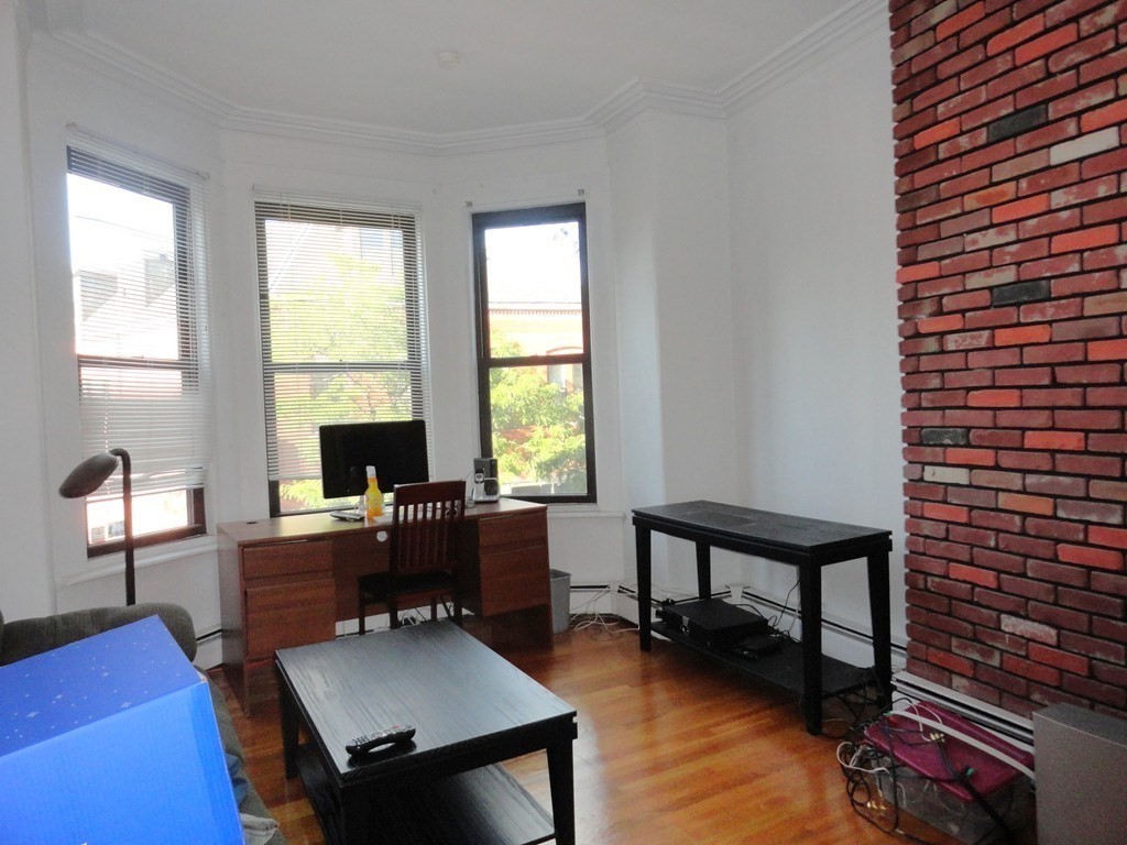 Click for 282 Washington St #1, Brookline, MA slideshow