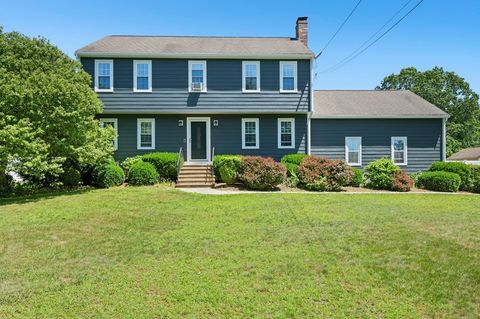 3 Bellingham Rd Blackstone MA 01504