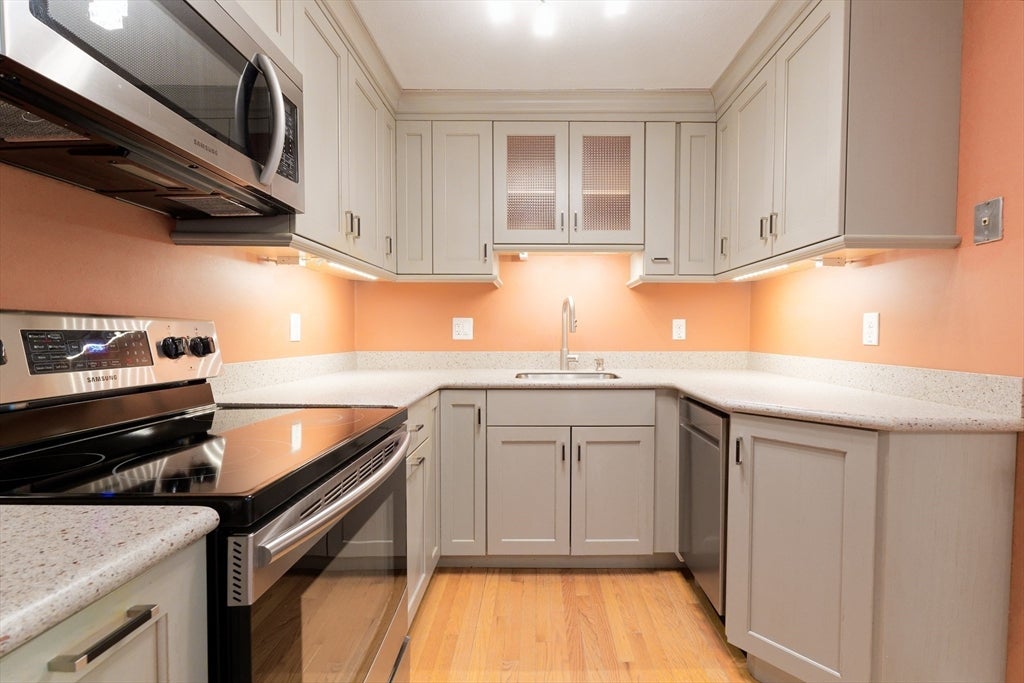 8 Riverside St #3-3, Watertown, MA, 8 Riverside St #3-3, Watertown, MA Photo #3