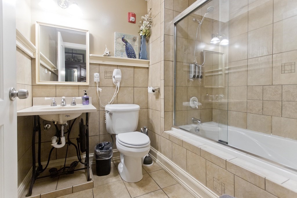 Springfield, Massachusetts 01107, United States, ,11 BathroomsBathrooms,Commercial,Pending,67546