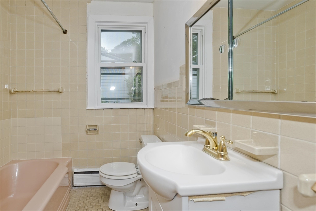 Springfield, Massachusetts 01128, United States, 3 Bedrooms Bedrooms, ,2 BathroomsBathrooms,Residential,Active,151692