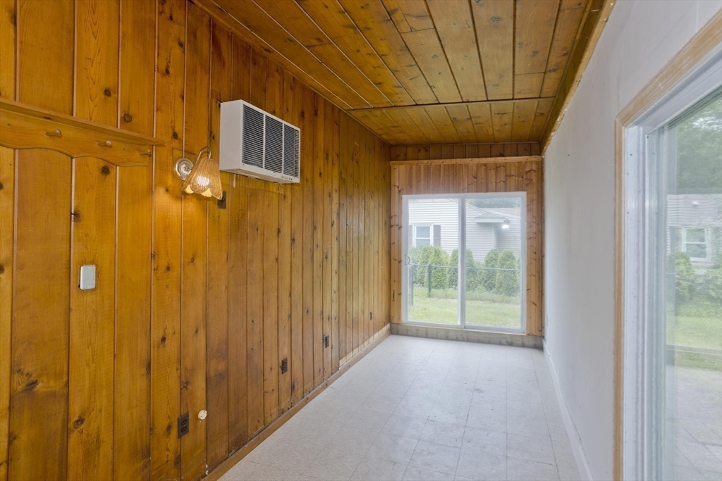 Springfield, Massachusetts 01128, United States, 3 Bedrooms Bedrooms, ,2 BathroomsBathrooms,Residential,Active,151692