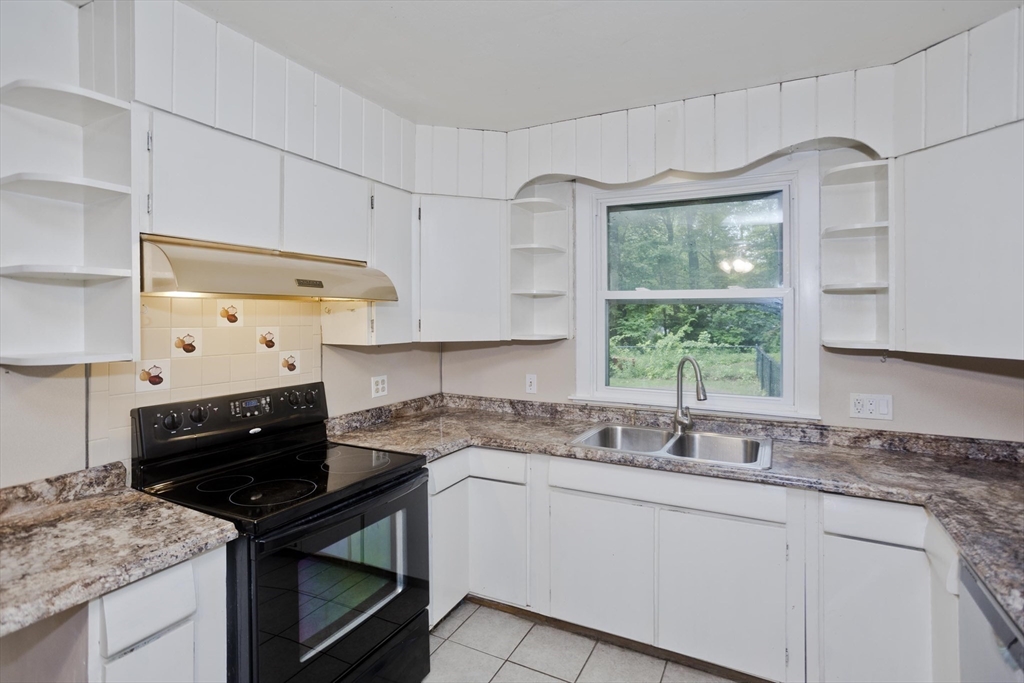 Springfield, Massachusetts 01128, United States, 3 Bedrooms Bedrooms, ,2 BathroomsBathrooms,Residential,Active,151692