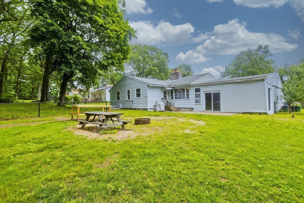 Springfield, Massachusetts 01128, United States, 3 Bedrooms Bedrooms, ,2 BathroomsBathrooms,Residential,Active,151692