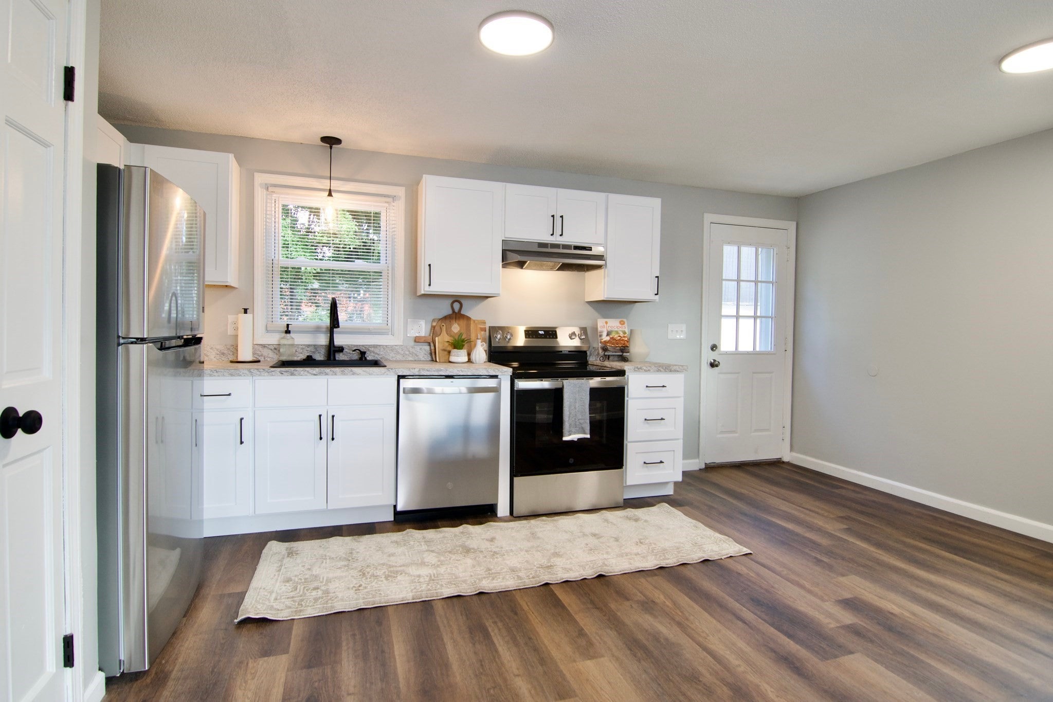 1144-1146 Page Blvd, Springfield, MA Photo #2