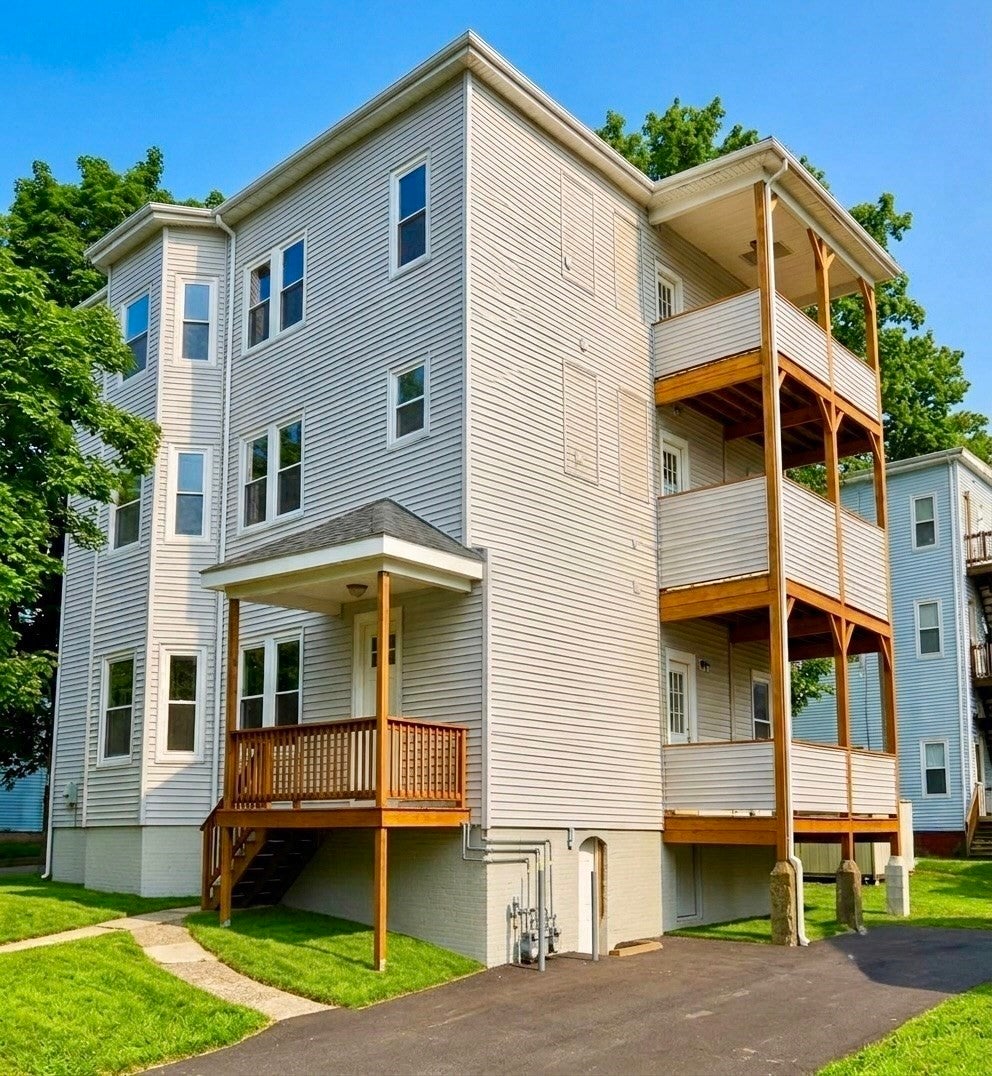 218-220 Whitman Ave