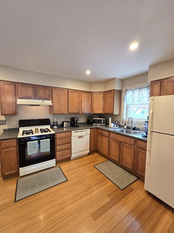94 Barton St 3