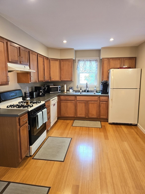 94 Barton St 3