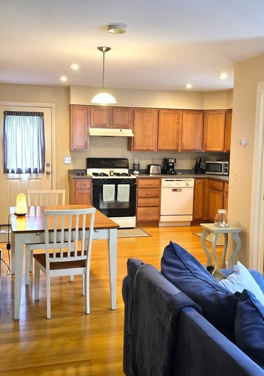 94 Barton St 3