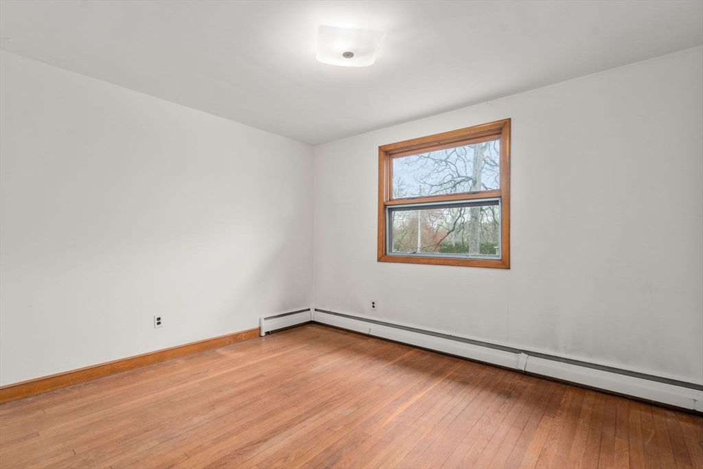 4 Greenwich Rd, Norwood, MA Photo #12