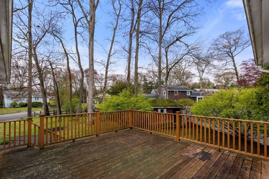 4 Greenwich Rd, Norwood, MA Photo #23