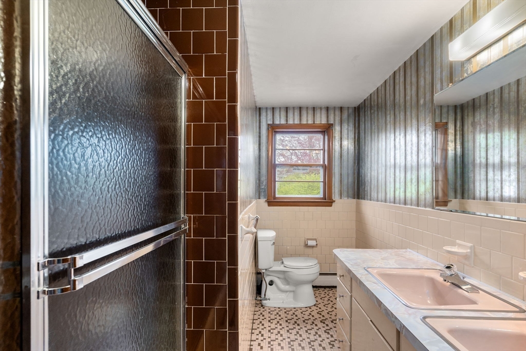 4 Greenwich Rd, Norwood, MA Photo #16
