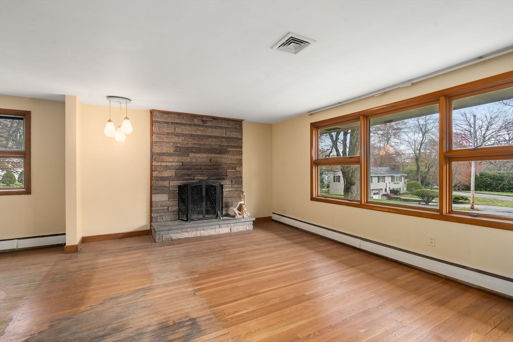 4 Greenwich Rd, Norwood, MA Photo #5