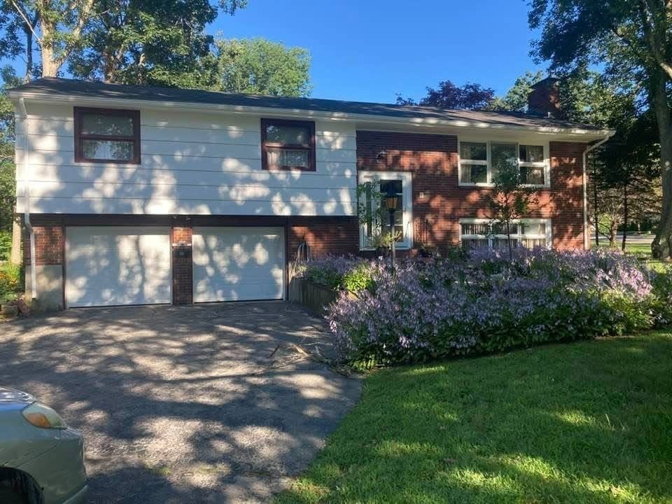 4 Greenwich Rd, Norwood, MA Photo #2