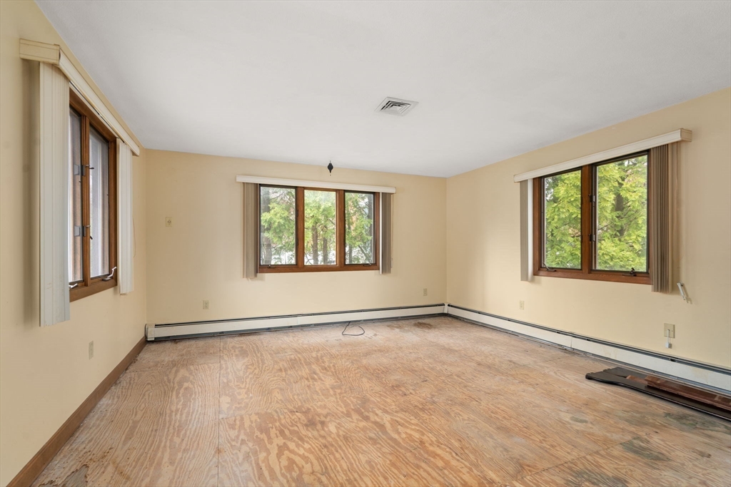 4 Greenwich Rd, Norwood, MA Photo #9