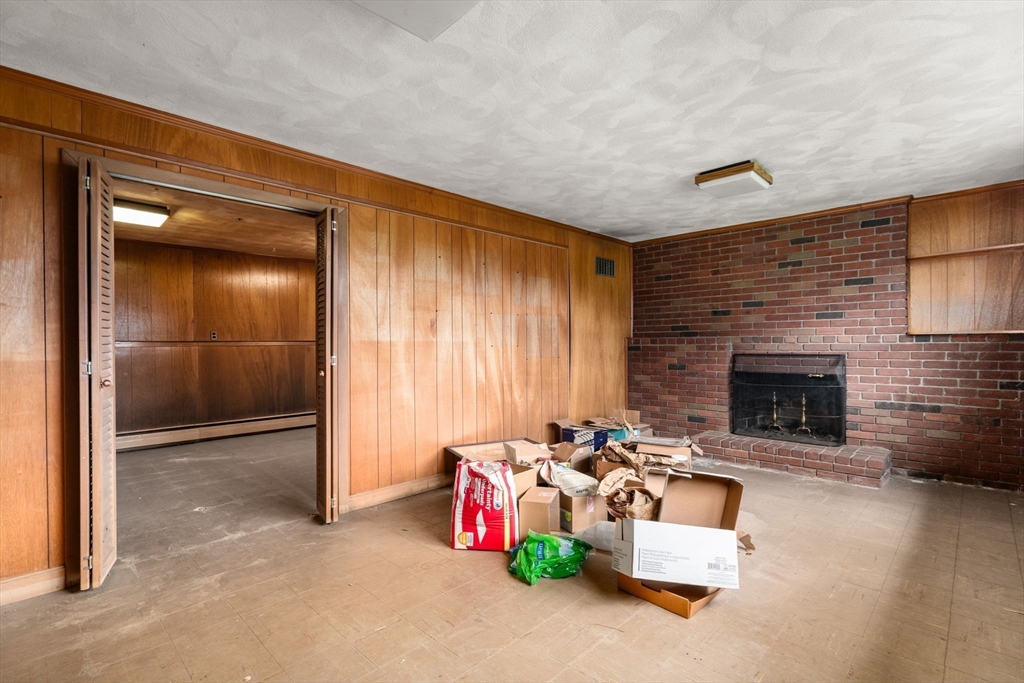 4 Greenwich Rd, Norwood, MA Photo #21