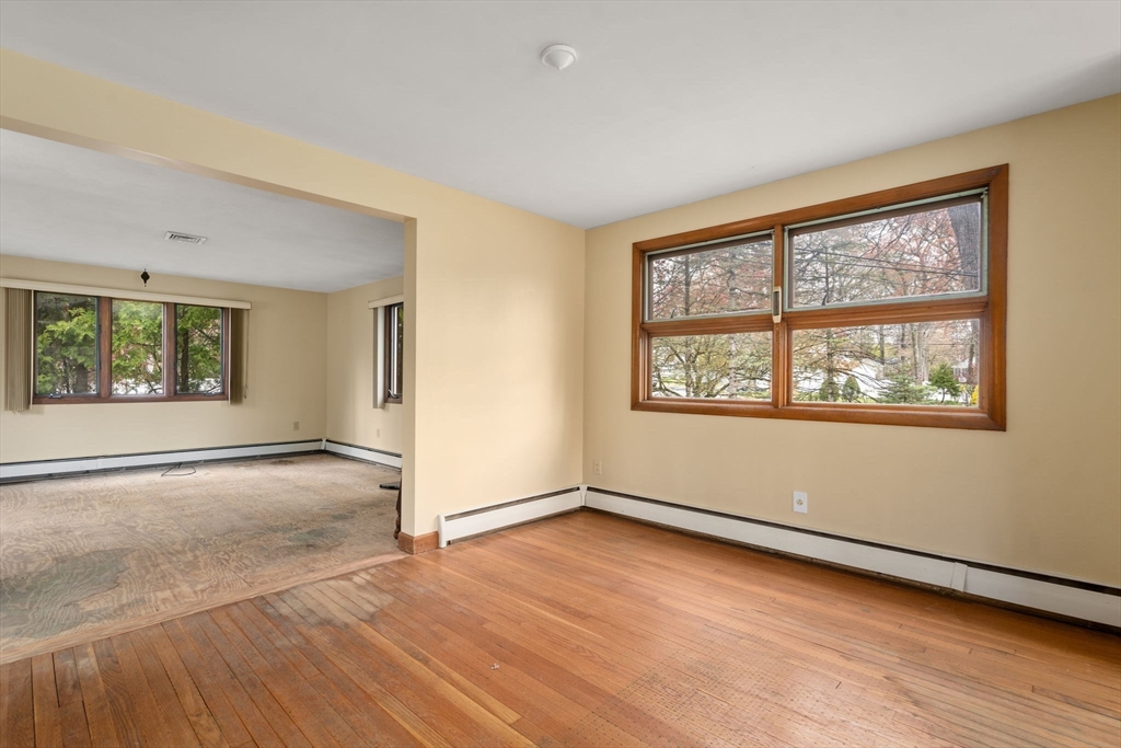 4 Greenwich Rd, Norwood, MA Photo #8