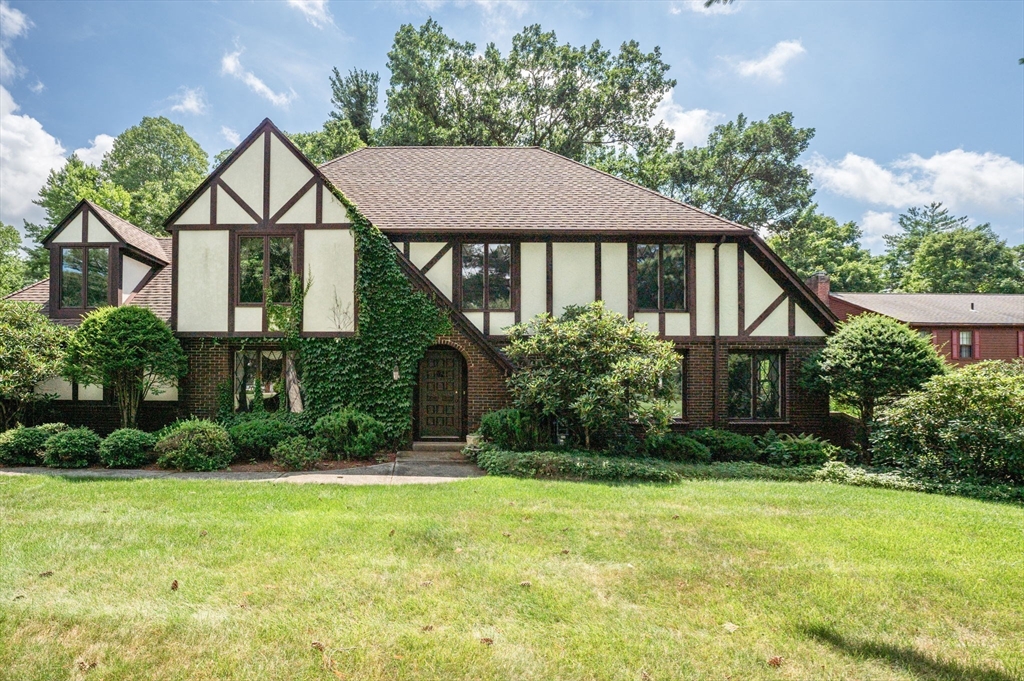 7 Deepwood Dr