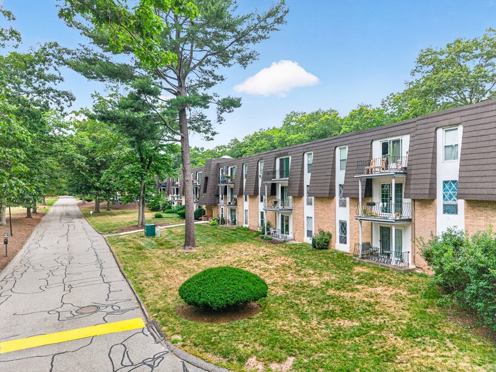 11 Shadowbrook Ln #22, Milford, MA Photo #27