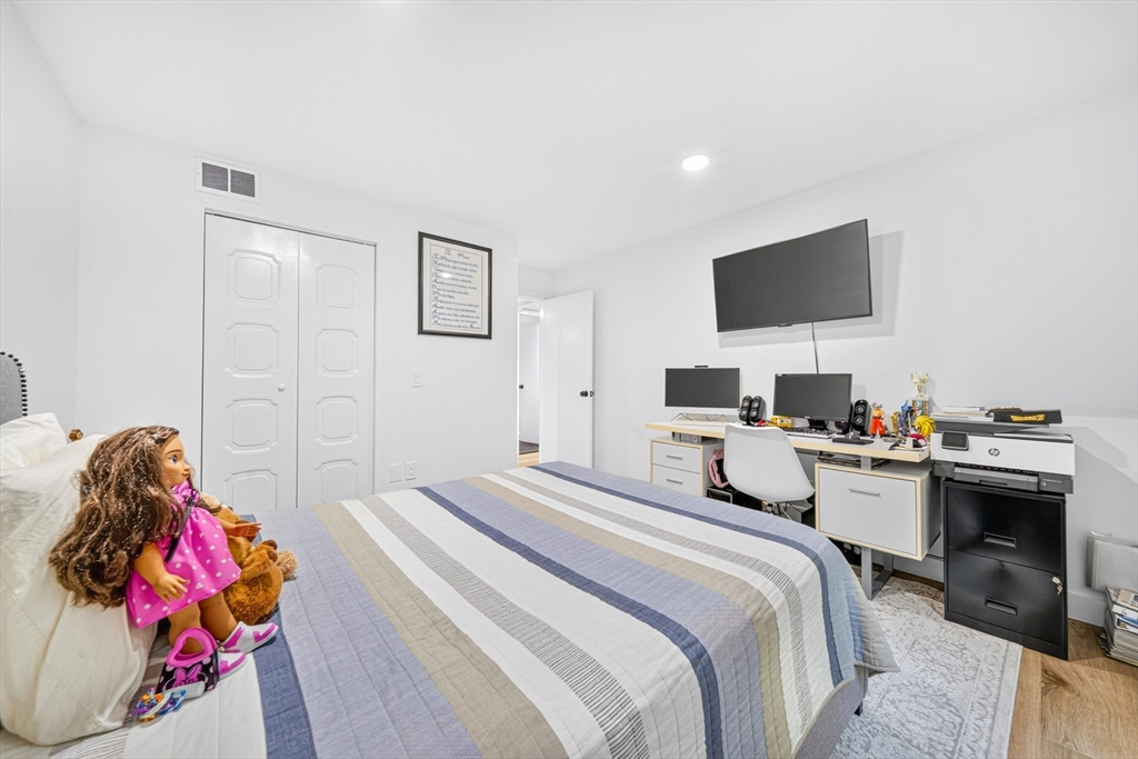 11 Shadowbrook Ln #22, Milford, MA Photo #23