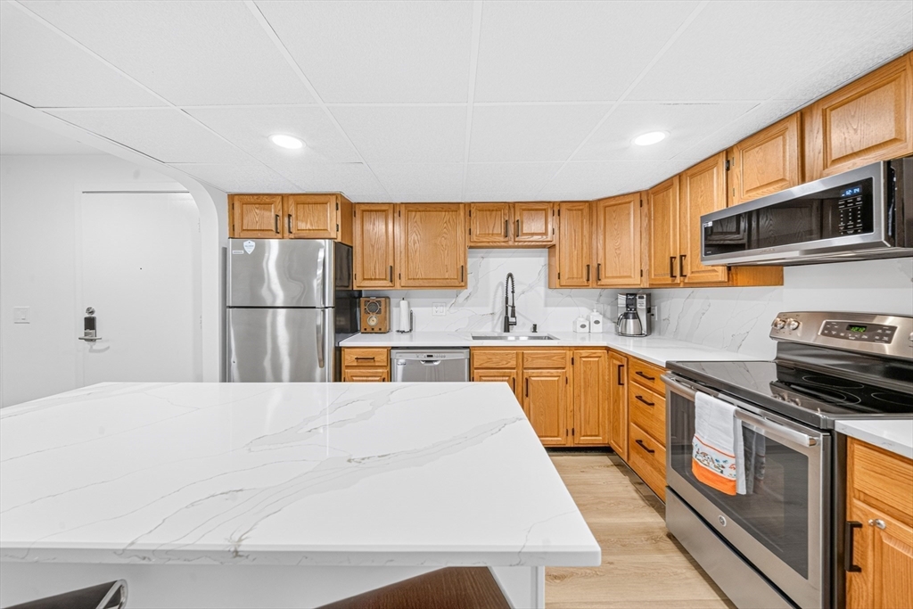 11 Shadowbrook Ln #22, Milford, MA Photo #5