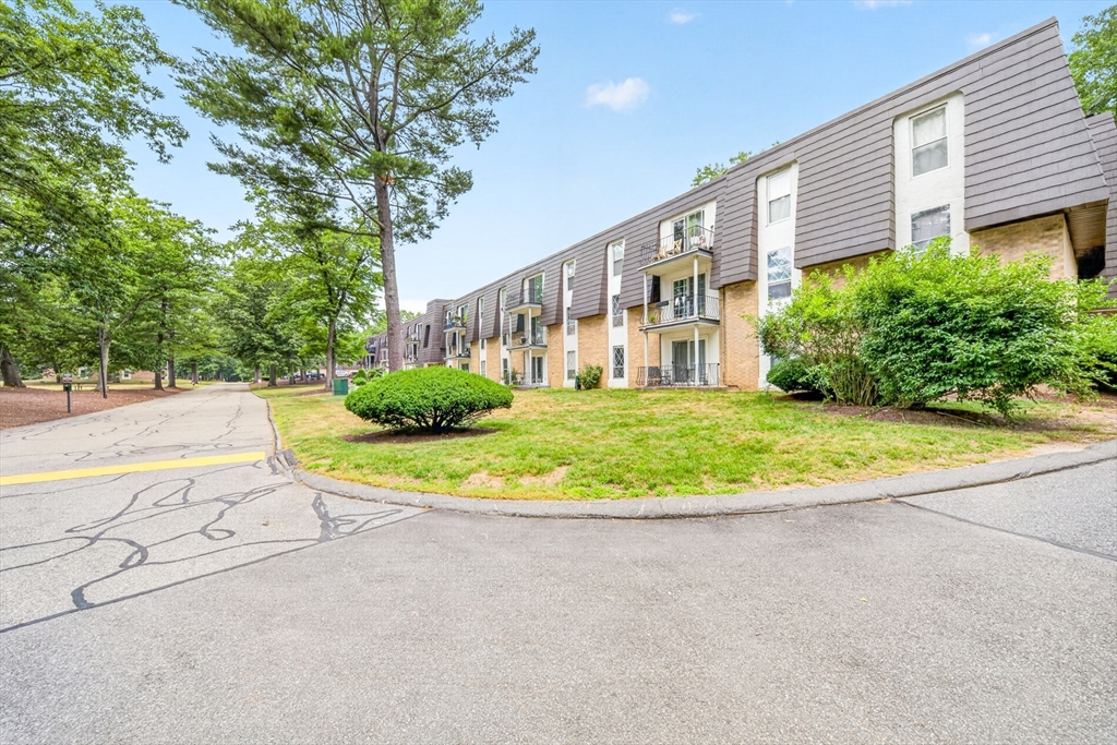 11 Shadowbrook Ln #22, Milford, MA Photo #28
