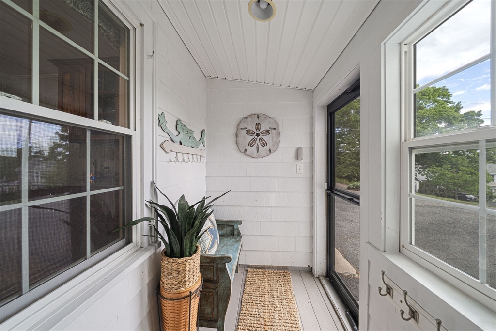 11 Boles Rd