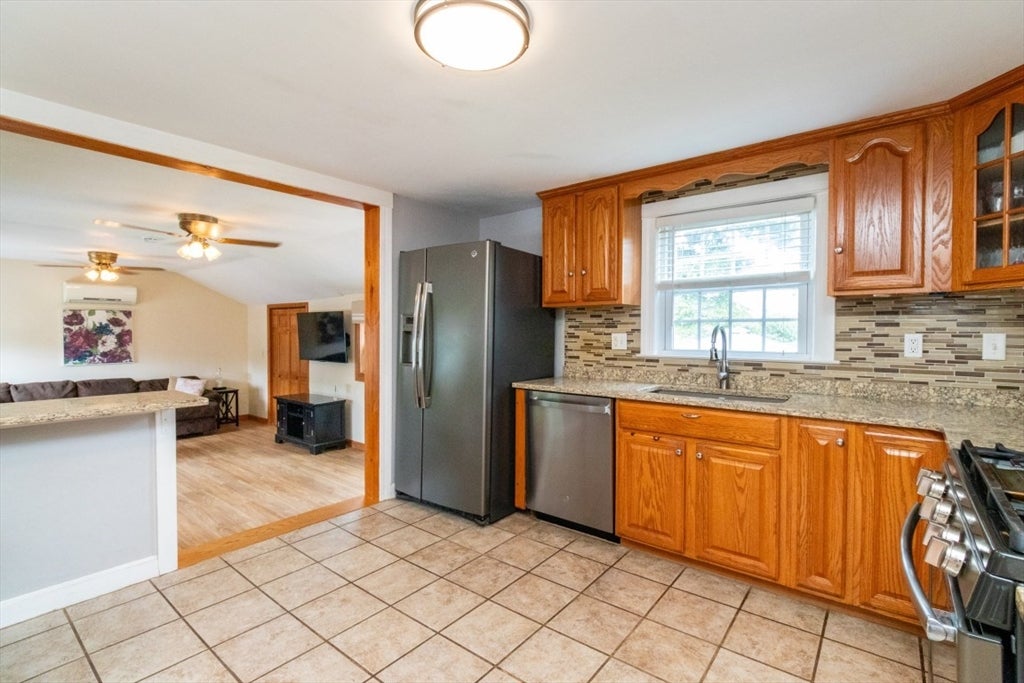 52 Chisholm Rd, Weymouth, MA Photo #5