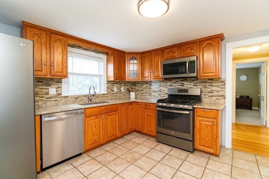 52 Chisholm Rd, Weymouth, MA Photo #6